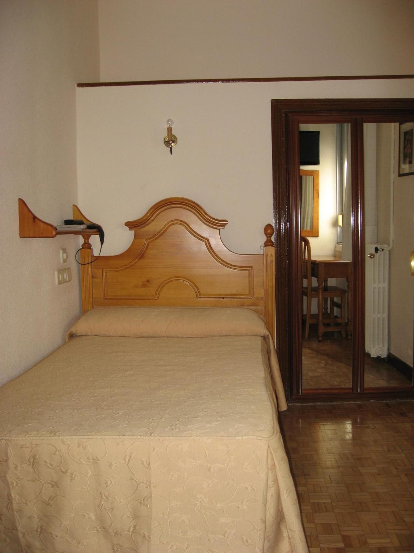 Hostal Maria Cristina Madri Exterior foto