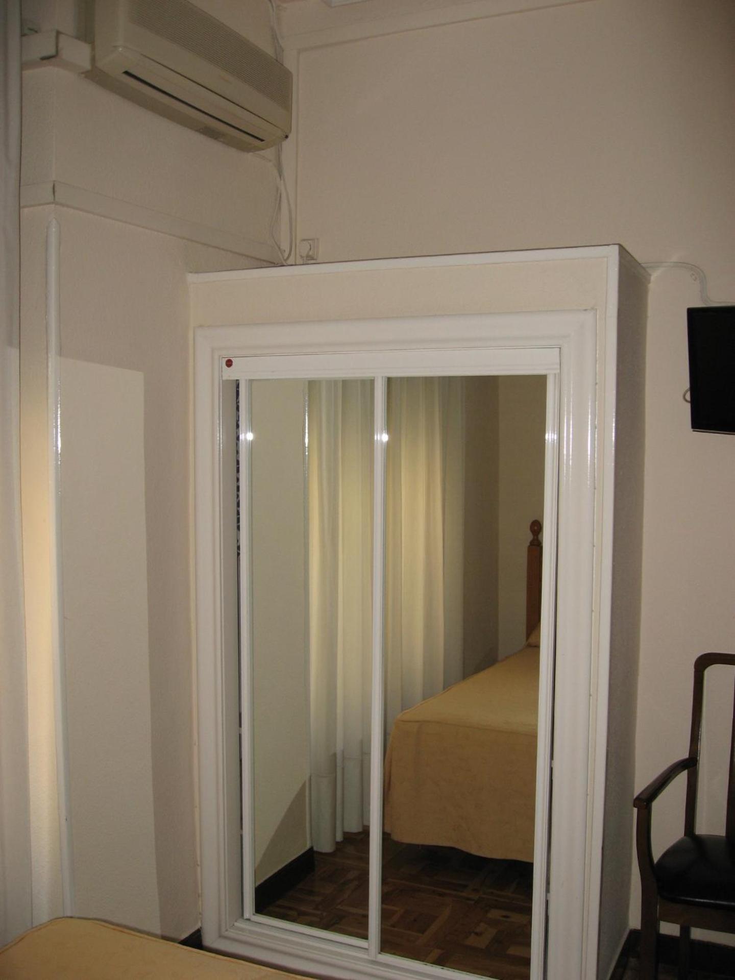 Hostal Maria Cristina Madri Exterior foto