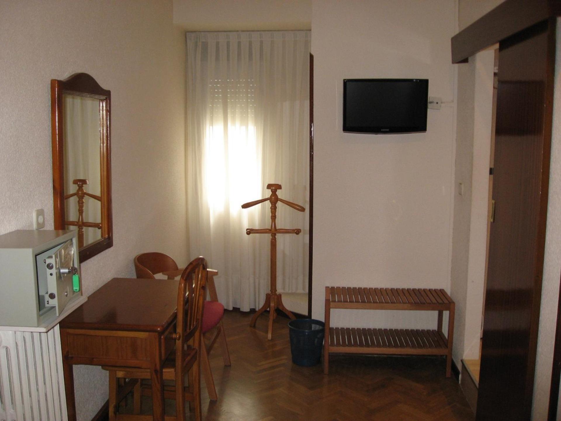 Hostal Maria Cristina Madri Exterior foto