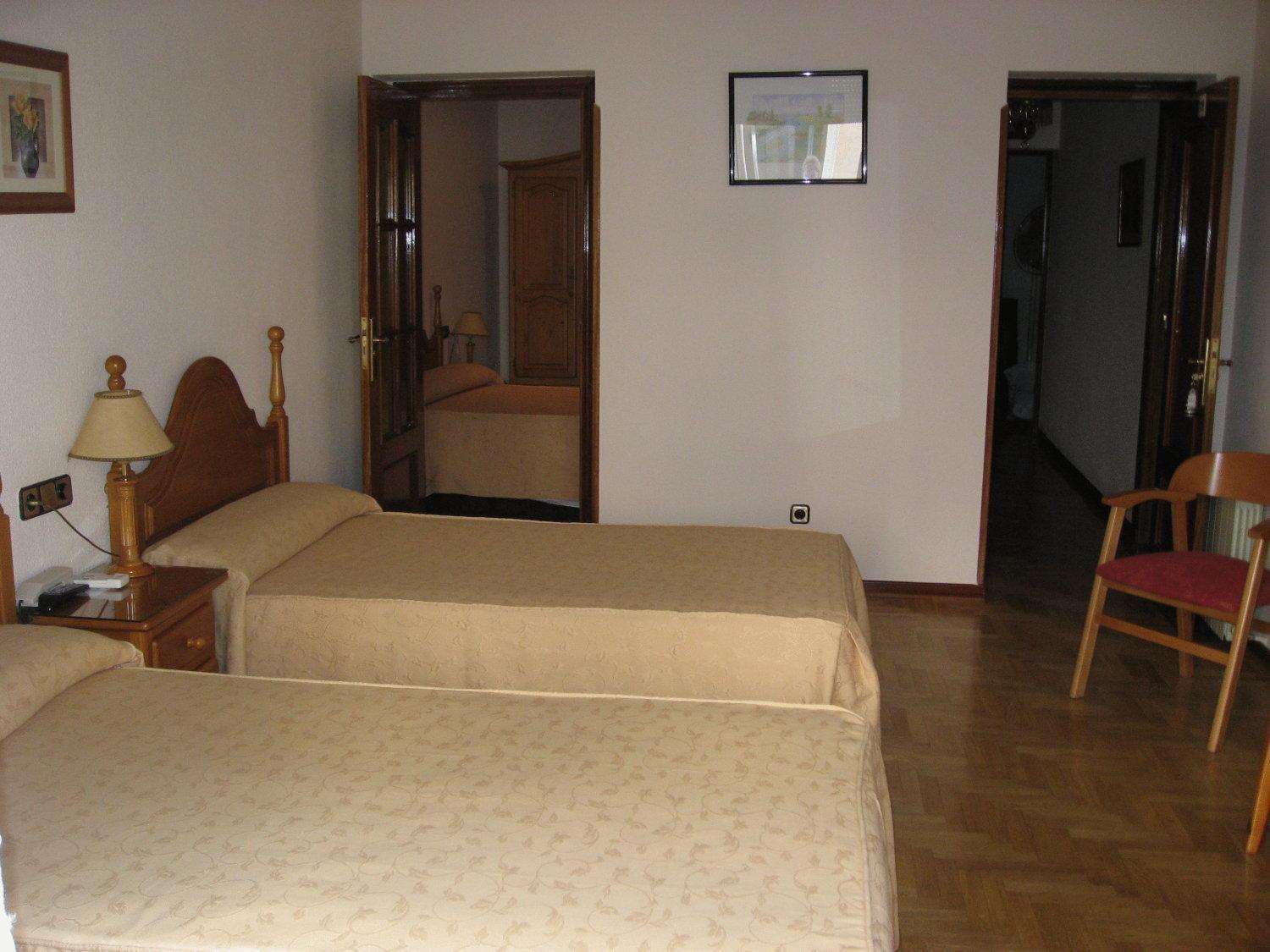 Hostal Maria Cristina Madri Exterior foto