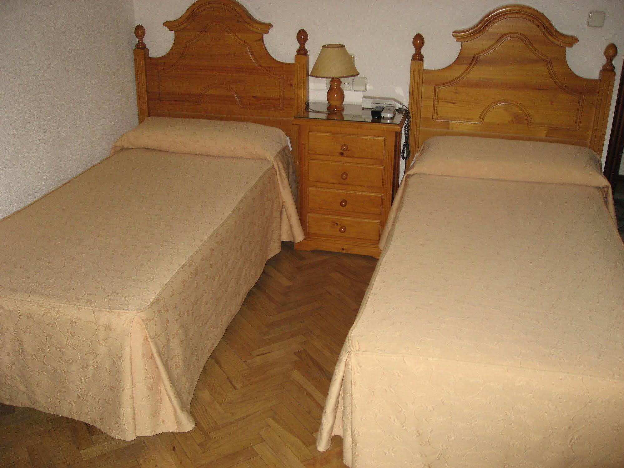 Hostal Maria Cristina Madri Exterior foto