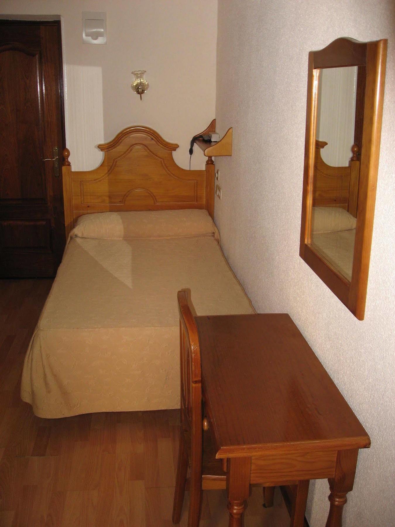 Hostal Maria Cristina Madri Exterior foto