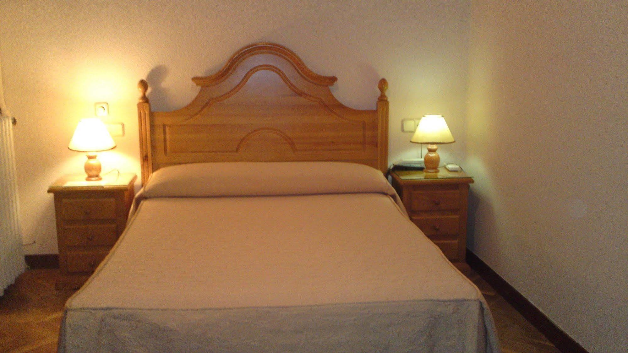 Hostal Maria Cristina Madri Exterior foto
