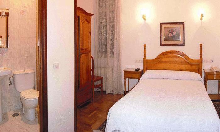 Hostal Maria Cristina Madri Exterior foto